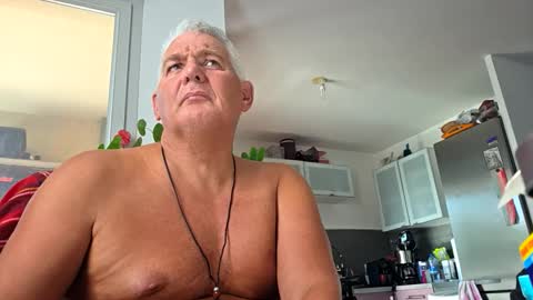 Nageur77a online show from September 19, 8:51 am