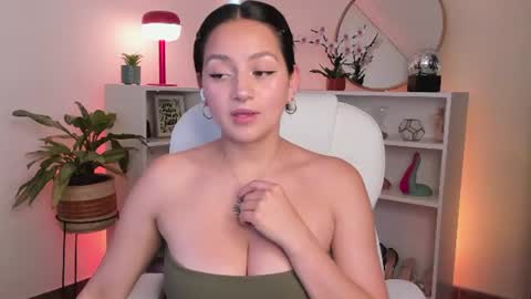 Nahia INDEPENDENT MODEL P online show from July 23, 9:45 pm