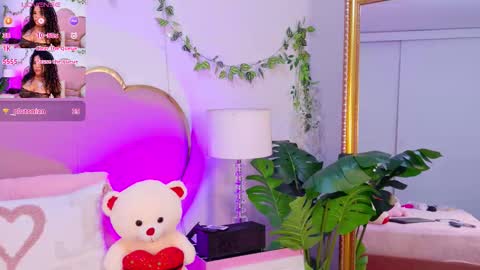 NahiaraReina  online show from February 5, 2:20 pm