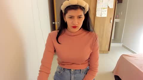 Snapshot of nahomi2021 chatting on February 5, 1:37 am independent model online show from February 5, 1:37 am