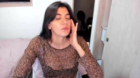 independent model online show from December 6, 12:18 am