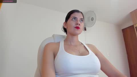 Snapshot of nahomi2021 chatting on March 11, 1:26 am independent model online show from March 11, 1:26 am