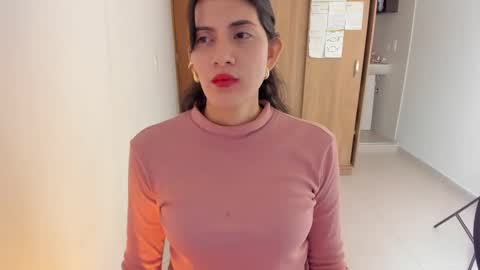 Snapshot of nahomi2021 chatting on January 15, 2:06 am independent model online show from January 15, 2:06 am