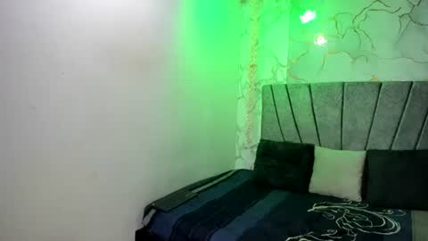 nahomi_hot2002 online show from August 9, 1:05 pm