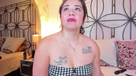 Nahomi  online show from October 10, 12:33 pm