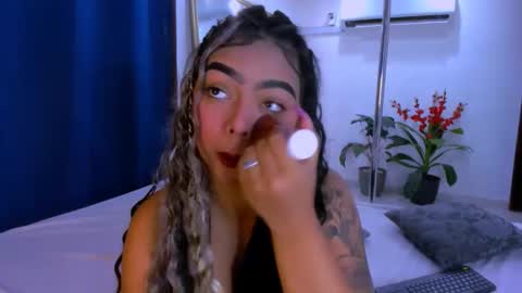 Nahomy online show from December 15, 4:58 pm