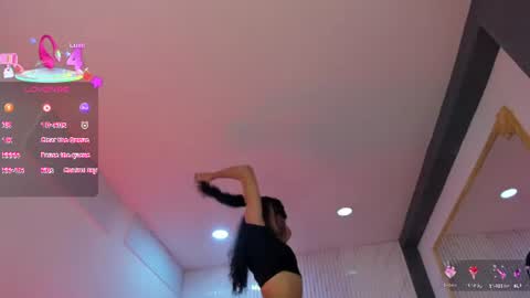 nahomyrusell online show from July 12, 2:59 am