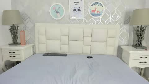 naia_cox online show from December 18, 3:57 am