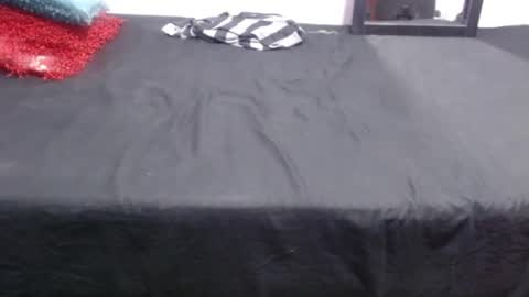 naiakit18 online show from February 8, 8:53 pm