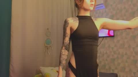 GIVE ME A THUMBS UP online show from October 26, 10:38 am