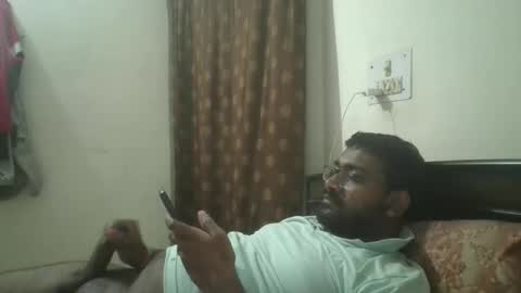 NAIRANANDU28 online show from May 17, 6:33 am