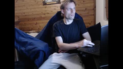 Snapshot of naked_and_chatting chatting on September 14, 2:47 am naked_and_chatting online show from September 14, 2:47 am