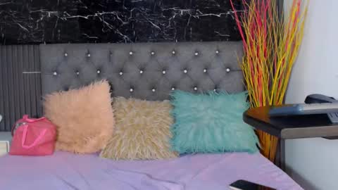 Snapshot of nalaroy chatting on February 25, 5:41 am NALAROY online show from February 25, 5:41 am