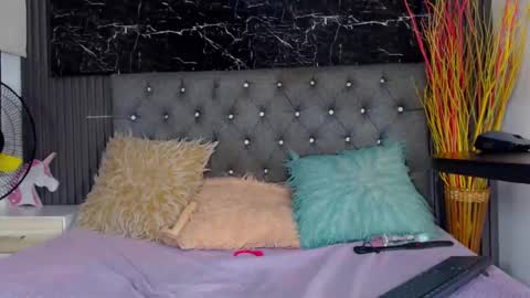 Snapshot of nalaroy chatting on March 1, 12:39 am NALAROY online show from March 1, 12:39 am