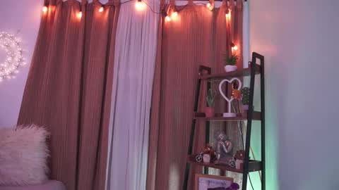 Nalia Adams online show from October 11, 4:54 pm