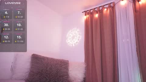 Nalia Adams online show from October 1, 2:05 pm