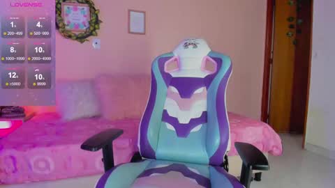 Nalia Adams online show from March 4, 1:06 pm