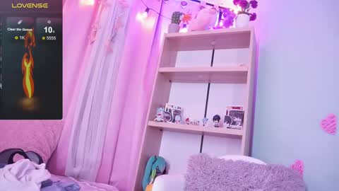 Nalia Adams online show from September 16, 2:09 pm