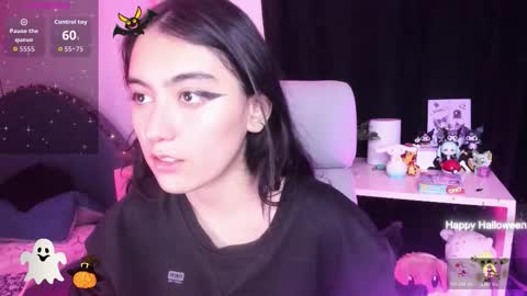 nami_white online show from November 1, 11:37 pm