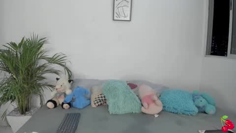 Snapshot of namibergman_ chatting on December 6, 1:57 am N A M I - OF namibergmant online show from December 6, 1:57 am