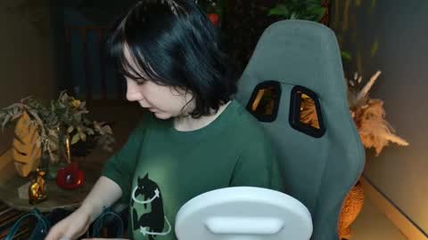 nancymartinez online show from December 17, 5:03 am