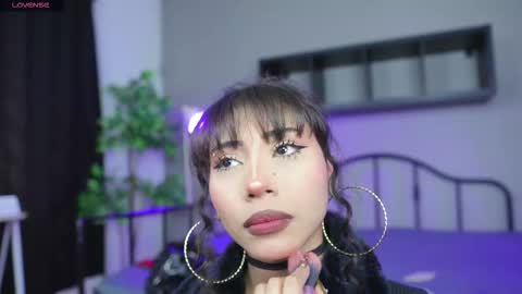Snapshot of nanii_velvett chatting on September 9, 9:15 pm Nanii online show from September 9, 9:15 pm