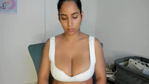 Snapshot of nanna_sweet chatting on March 9, 11:35 pm Nanna online show from March 9, 11:35 pm