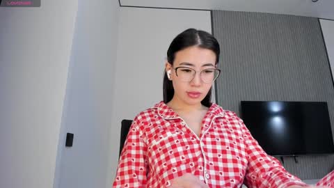 Naomi online show from December 19, 8:24 am