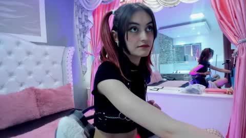 Snapshot of naomi_cooper__ chatting on September 13, 2:19 pm naomi online show from September 13, 2:19 pm