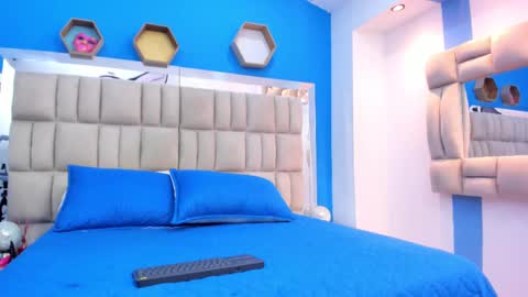 naomi_sara online show from September 18, 7:40 pm