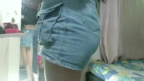 Mia online show from January 24, 3:11 am