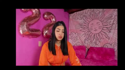 my main account is missnickeloo online show from September 15, 3:19 am