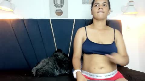 naomi_x0 online show from December 22, 1:40 pm