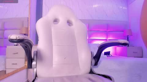 Naomi Frost online show from January 31, 7:11 pm