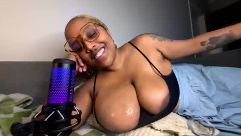 Naomigiirl6 online show from February 14, 3:00 am