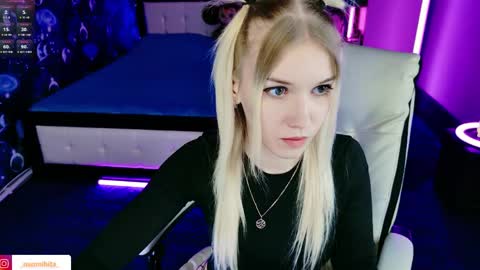 naomihita online show from April 15, 1:36 pm