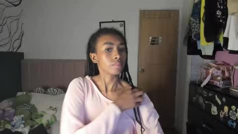 Snapshot of naomii1020 chatting on February 9, 6:54 am Naomii online show from February 9, 6:54 am
