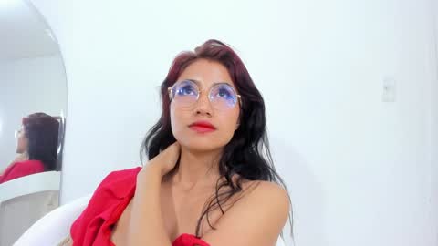 naomiiii   online show from January 31, 1:43 am