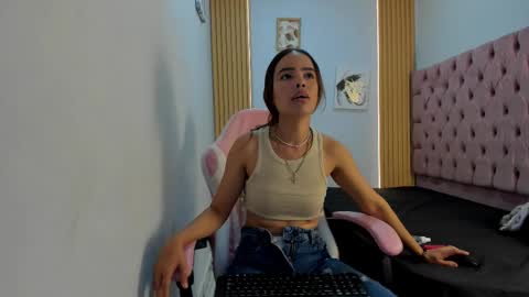 naomis_35 online show from October 9, 8:14 pm