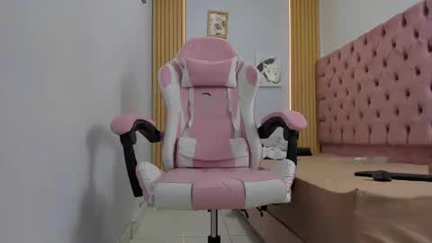 naomis_35 online show from September 22, 8:24 pm