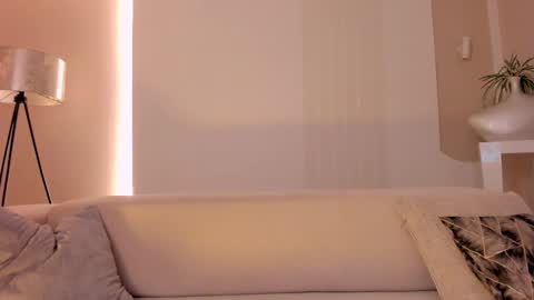 Naomi online show from February 9, 3:12 pm