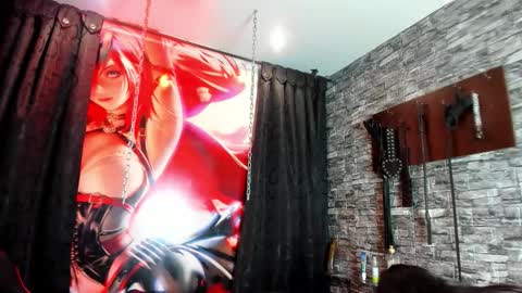 naomy  online show from October 6, 11:28 am