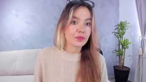 Nashly Fontana online show from March 8, 4:22 pm