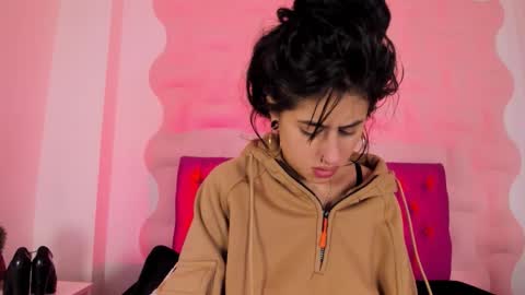 Maira online show from November 18, 8:45 pm