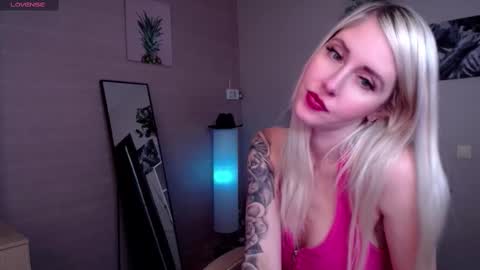 Snapshot of nastasya_cute chatting on March 3, 4:58 am Nastya online show from March 3, 4:58 am