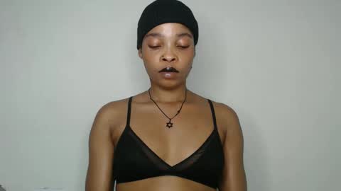 bella online show from November 17, 6:10 pm