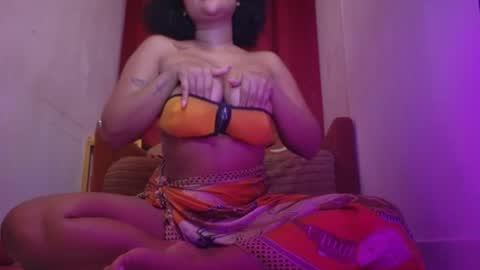 natalia_curlyx online show from June 20, 9:37 am
