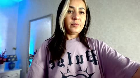 Snapshot of natalia_peach chatting on January 31, 10:10 am Wild influence online show from January 31, 10:10 am