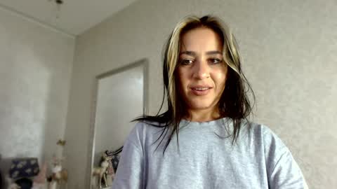 Snapshot of natalia_peach chatting on December 30, 9:59 am Wild influence online show from December 30, 9:59 am