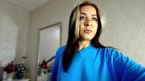 Snapshot of natalia_peach chatting on February 10, 5:03 am Wild influence online show from February 10, 5:03 am